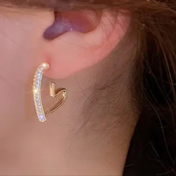 Heart Design Hoop Earrings Alloy 18K Plated BLING Jewelry Simulated Diamonds - Picture 4 of 4